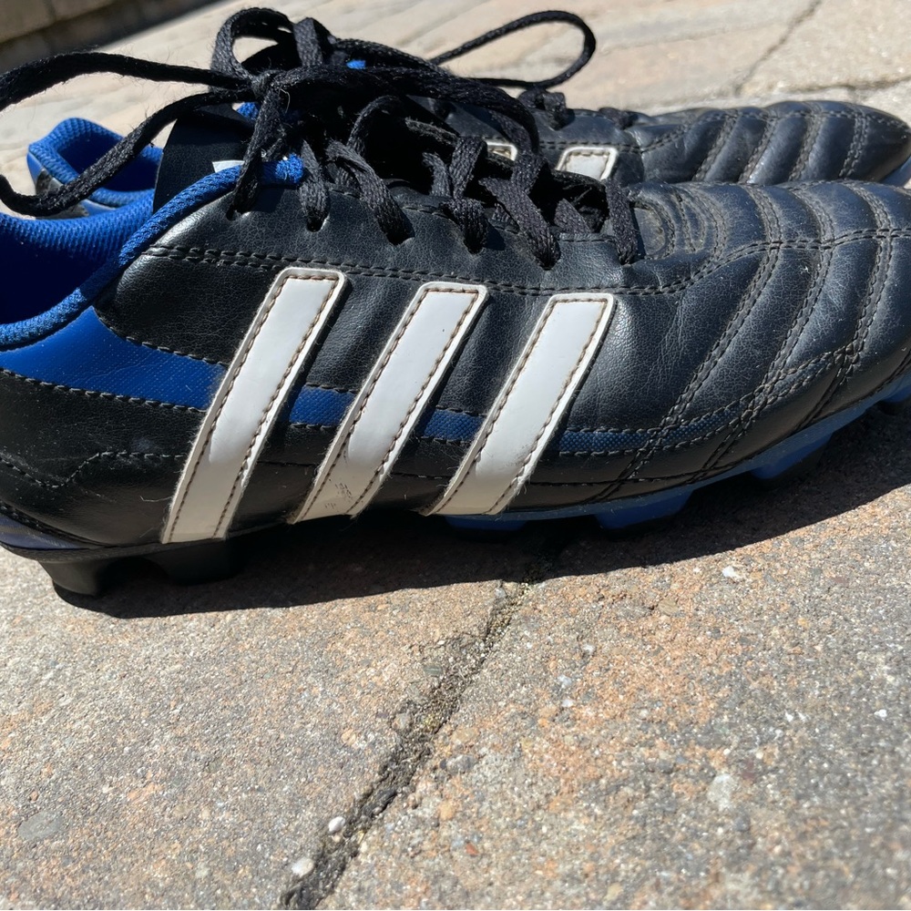 Adidas Soccer Cleats - Picture 3 of 11